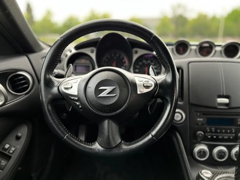 Used 2016 Nissan 370Z Coupe RWD image 12