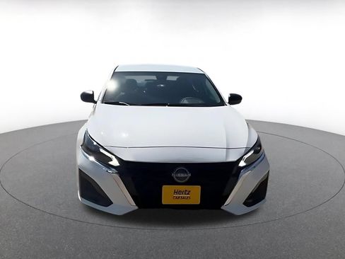 Used 2025 Nissan Altima 2.5 SV FWD image 4
