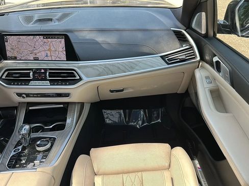 Used 2021 BMW X7 M50i AWD/4WD image 31
