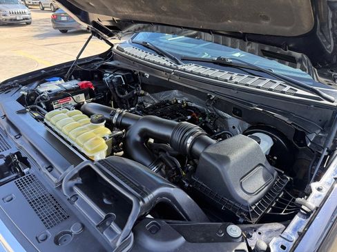 Used 2021 Ford Expedition XLT image 39