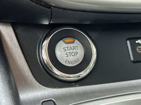 Used 2023 Nissan Murano SV image 25