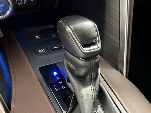 Used 2022 Toyota Venza XLE AWD/4WD image 22