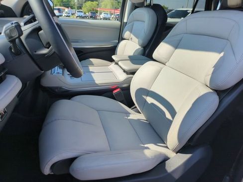 Used 2025 Lincoln Navigator Reserve AWD/4WD image 15