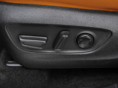 Used 2023 Toyota Highlander Platinum image 17