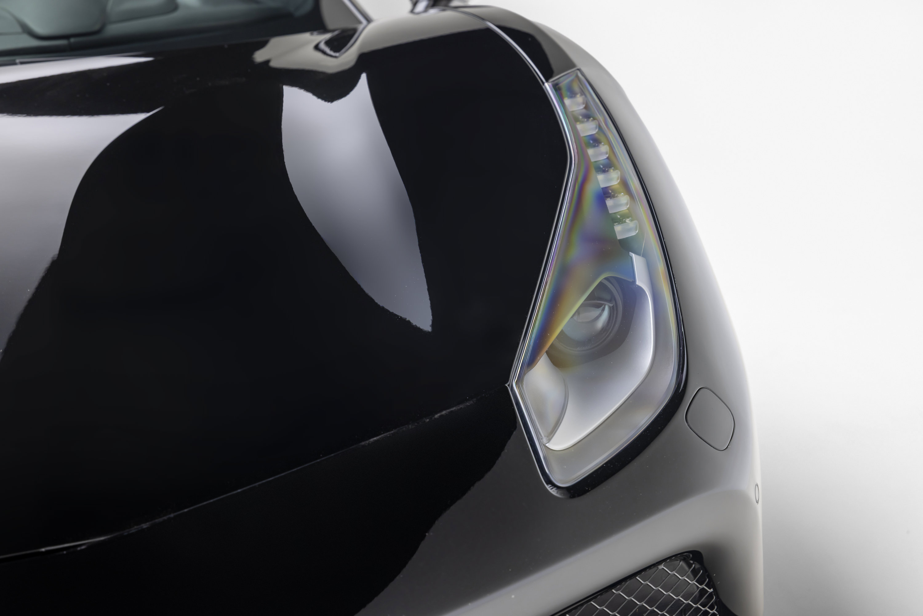 Certified 2018 Ferrari 488 GTB RWD image 30