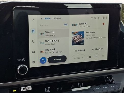 Used 2025 Toyota Camry SE FWD image 13