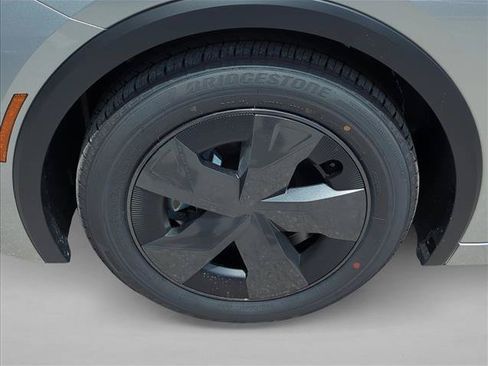 New 2026 Toyota Prius Plug-In Hybrid FWD image 9