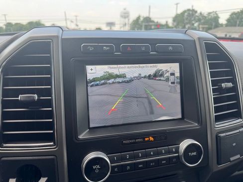 Used 2018 Ford Expedition XLT w/ Equipment Group 202A AWD/4WD image 12