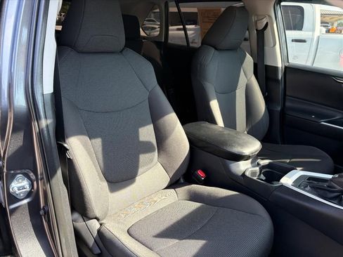 Used 2020 Toyota RAV4 LE FWD image 15