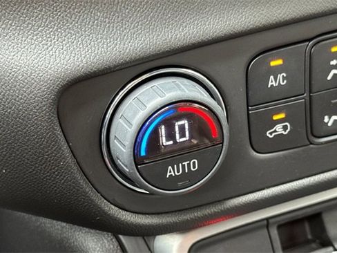 Used 2022 GMC Terrain SLE w/ Driver Convenience Package image 29