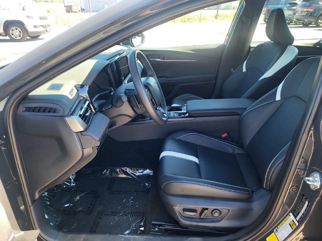 Used 2026 Toyota Camry SE FWD image 10