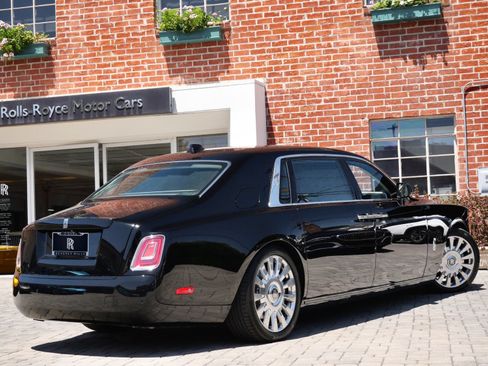 Certified 2022 Rolls-Royce Phantom Extended Wheelbase w/ The Phantom Package RWD image 2