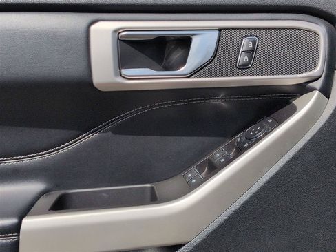 Used 2021 Ford Explorer XLT RWD image 13
