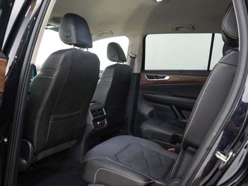Used 2024 Volkswagen Atlas SE w/ Black Wheel Package AWD/4WD image 18