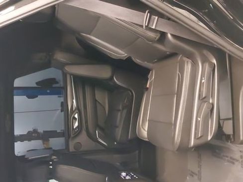 Used 2022 GMC Yukon Denali w/ Denali Ultimate Package AWD/4WD image 32