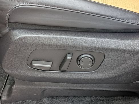 Used 2024 Kia Carnival LX FWD image 15