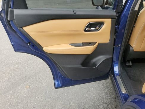 Used 2021 Nissan Rogue Platinum image 25