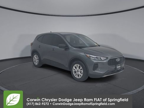 Used 2025 Ford Escape Active w/ Cold Weather Package image 3