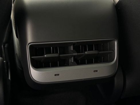 Used 2024 Tesla Model Y Long Range AWD/4WD image 23