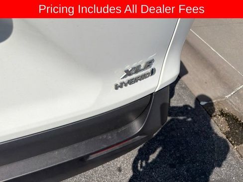 Used 2022 Toyota RAV4 XLE AWD/4WD image 18