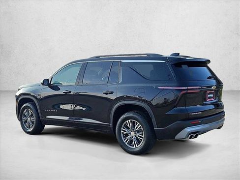 Used 2024 Chevrolet Traverse LT image 8