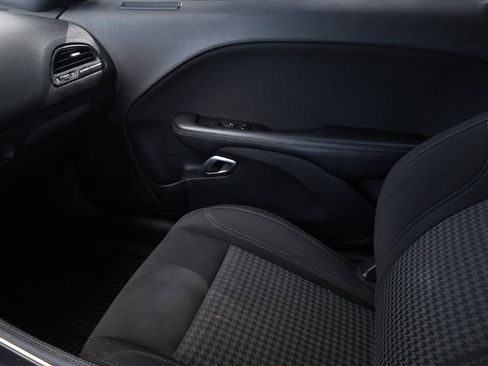 Used 2017 Dodge Challenger R/T image 13