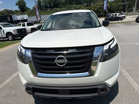 Used 2025 Nissan Pathfinder S FWD image 2