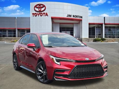 Used 2023 Toyota Corolla SE w/ SE Package FWD image 1
