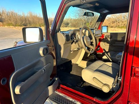 Used 2007 Jeep Wrangler Unlimited Sahara w/ Dual Top Group image 12