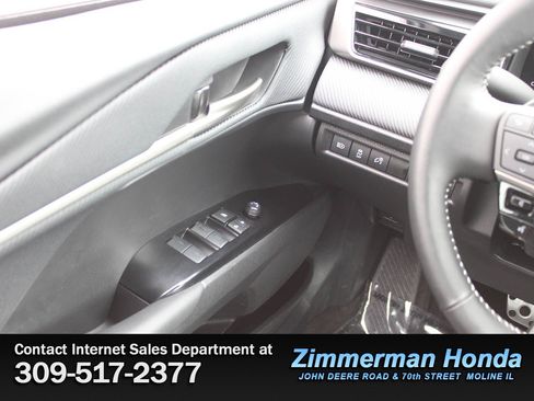 Used 2025 Toyota Camry SE image 13
