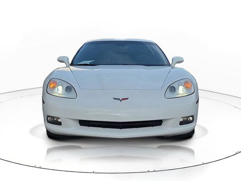 Used 2005 Chevrolet Corvette Coupe RWD image 2