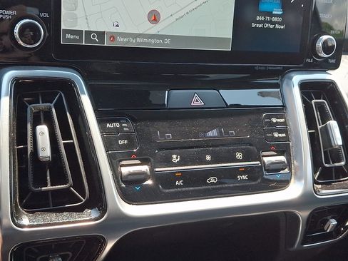 Used 2023 Kia Sorento SX AWD/4WD image 16