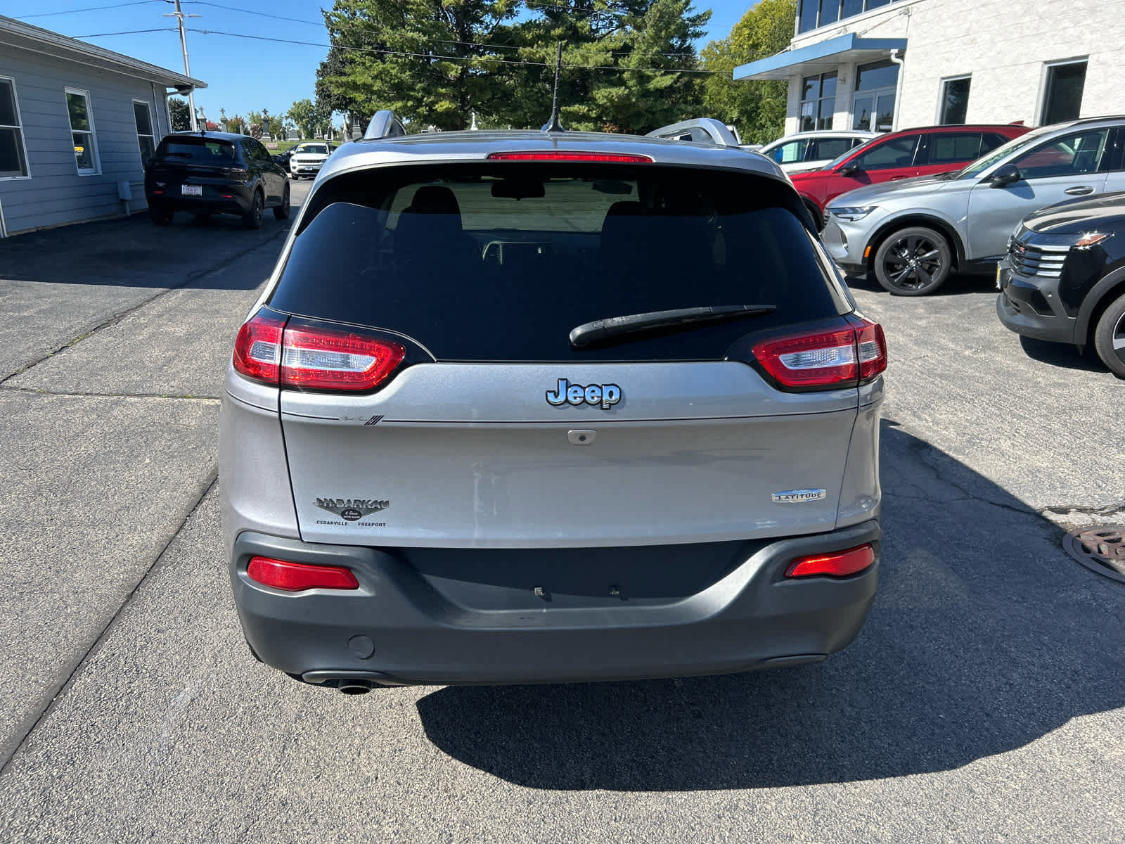 Used 2015 Jeep Cherokee Latitude w/ Cold Weather Group FWD image 4