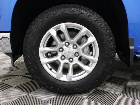 Used 2025 Chevrolet Silverado 1500 LT AWD/4WD image 37