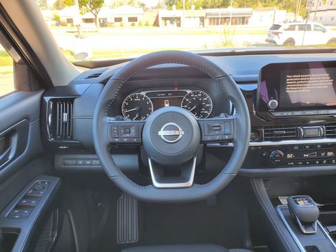 New 2025 Nissan Pathfinder SV image 17