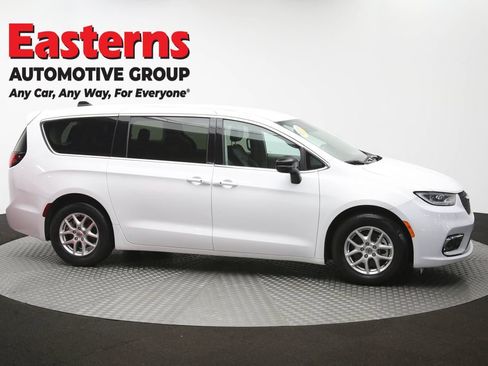 Used 2024 Chrysler Pacifica Touring-L FWD image 47