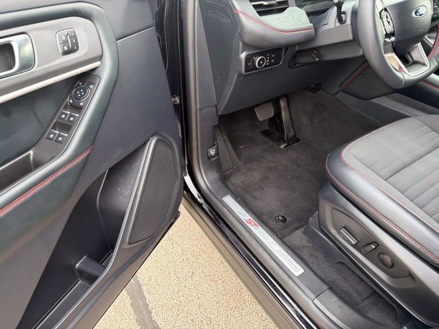 Used 2025 Ford Explorer ST-Line w/ Premium Package RWD image 8