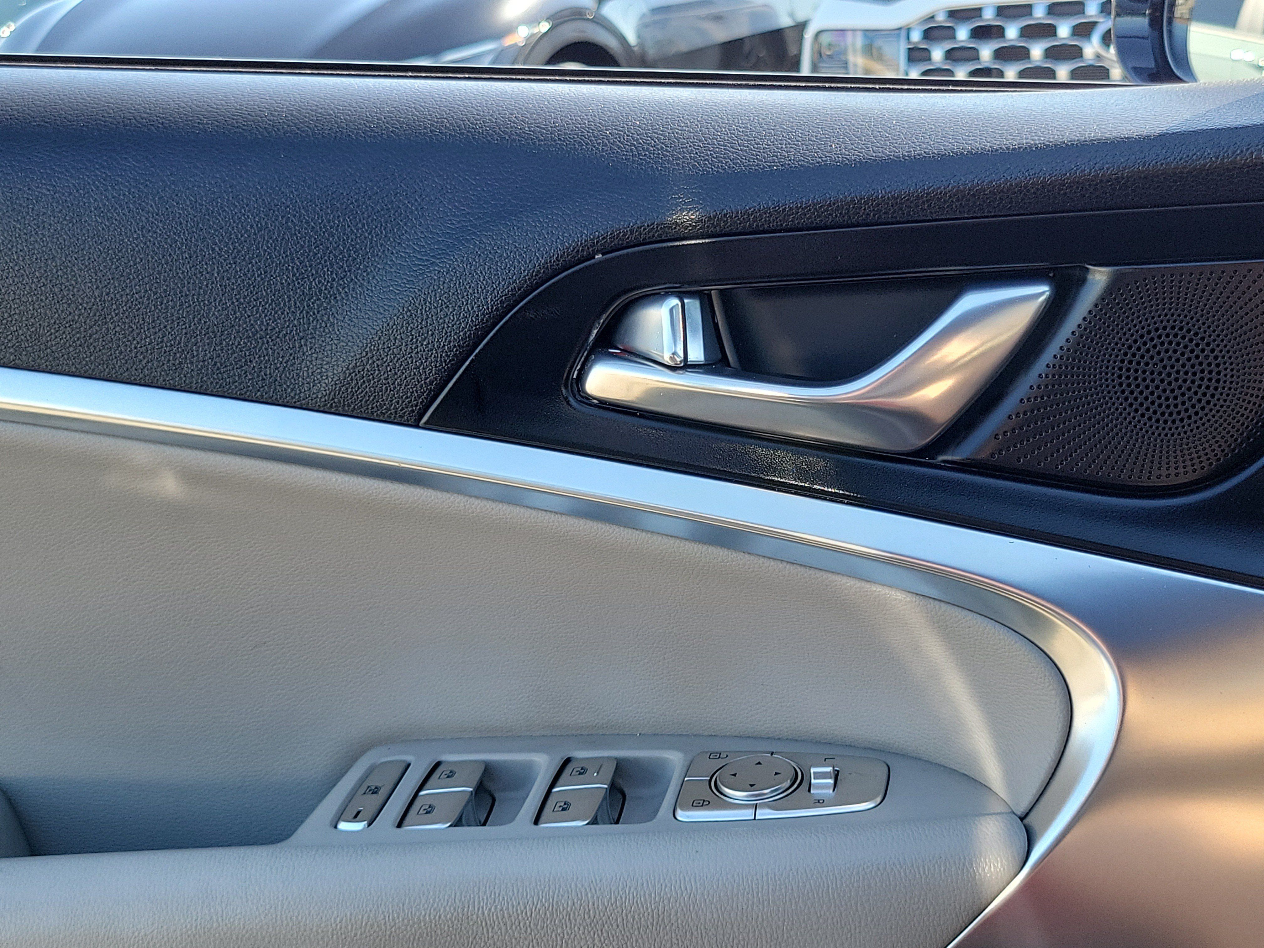 Certified 2023 Genesis G70 2.0T RWD image 14