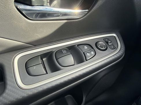 New 2025 Nissan Versa SR w/ Trunk Package image 25