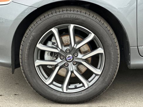 Used 2017 Volvo XC60 T6 Dynamic w/ Preferred Option Package image 11