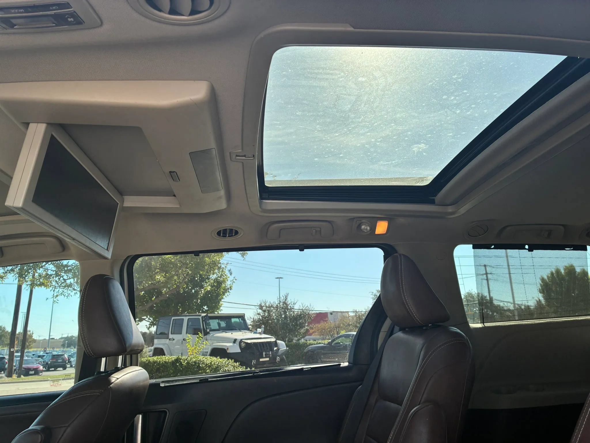 Used 2019 Toyota Sienna Limited Premium FWD image 17