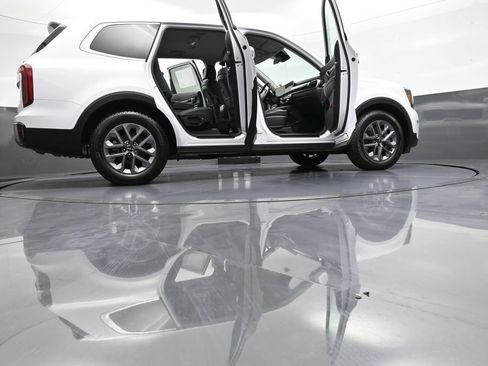 Used 2024 Kia Telluride LX AWD/4WD image 48