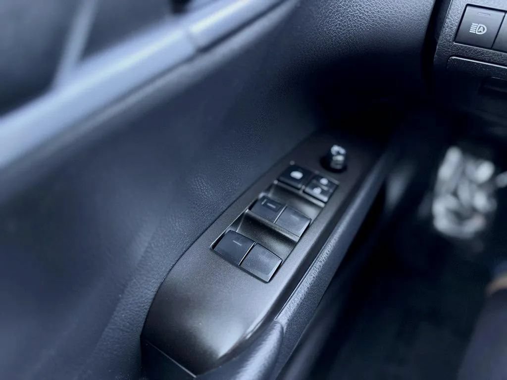Used 2022 Toyota Camry SE FWD image 9