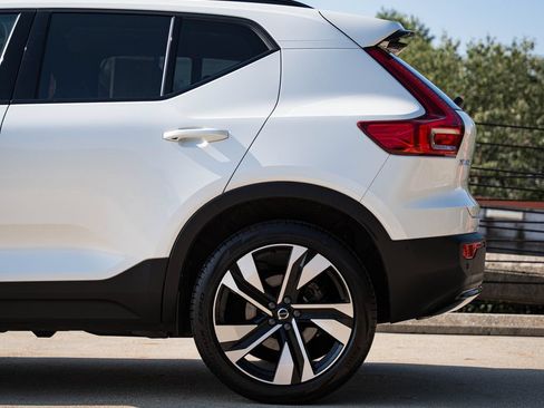 Certified 2023 Volvo XC40 B5 Plus w/ Protection Package Premier AWD/4WD image 4