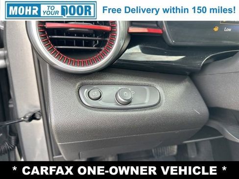 Used 2025 Chevrolet Trax RS w/ Sunroof Package image 22