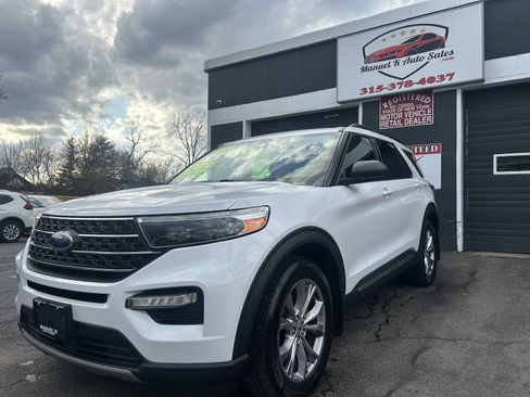 Used 2020 Ford Explorer XLT w/ Equipment Group 202A AWD/4WD image 3