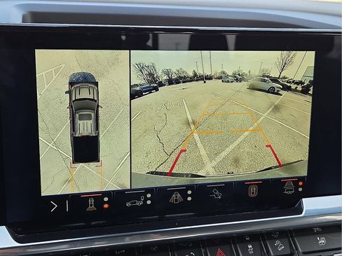 Used 2025 Chevrolet Silverado 1500 LTZ image 16