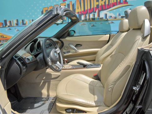 Used 2003 BMW Z4 2.5i image 12