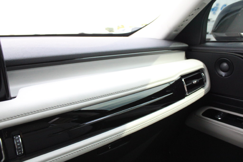 New 2027 Lincoln Aviator AWD image 19