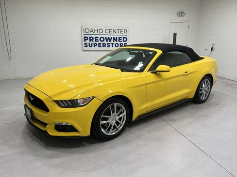 Used 2016 Ford Mustang Convertible w/ Equipment Group 051A RWD image 4